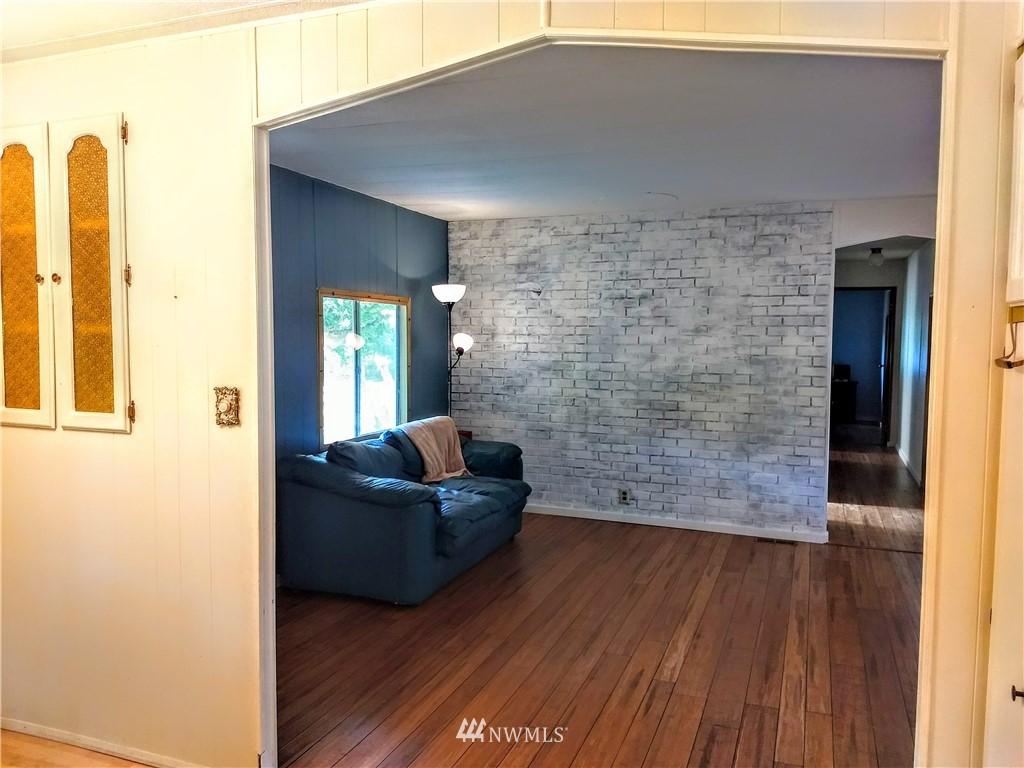 402 Stowell Road Silver Creek, WA 98585 - Photo 4 of 25 Gallery Image 4
