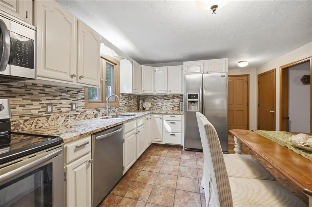 122 Burlingame Road Smithfield, RI 02917 - Photo 15 of 40 Gallery Image 15