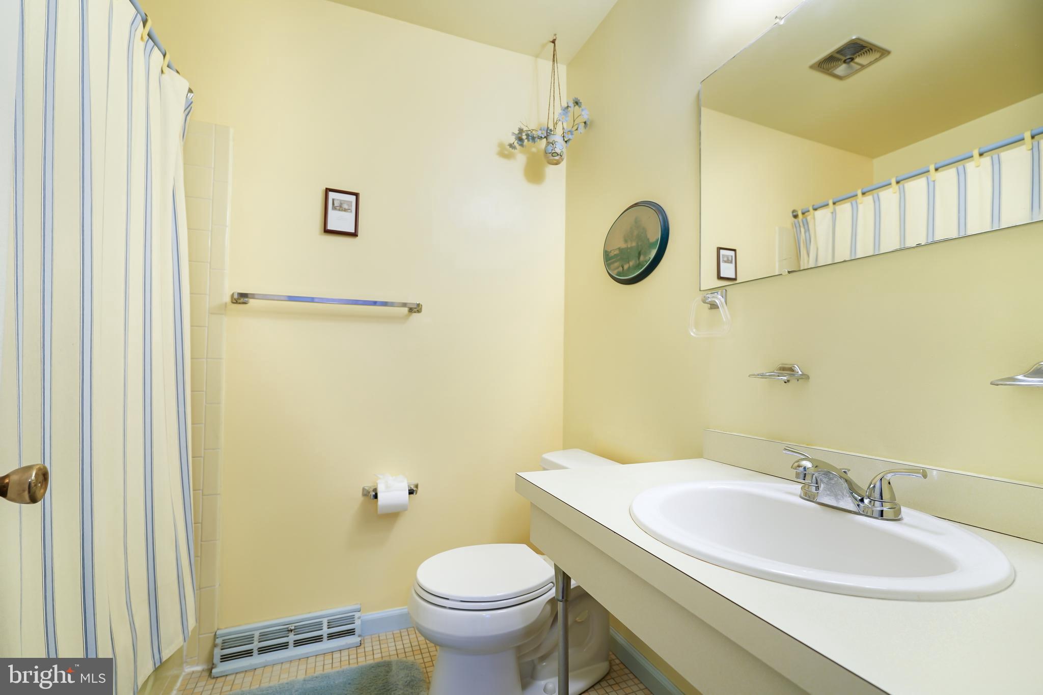 10 Alton Road Newark, DE 19711 - Photo 21 of 35 Primary bath