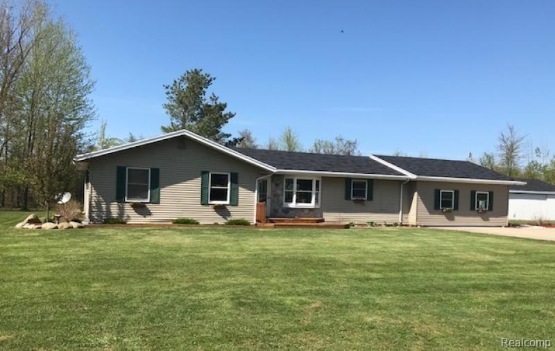 6541 Severance Road Cass City, MI 48726 - Photo 2 of 25 Closer view of the home. With bay window and lots of yard.