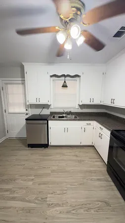 $1,900 | 1746 East Avalon Circle, Charleston, SC 29407