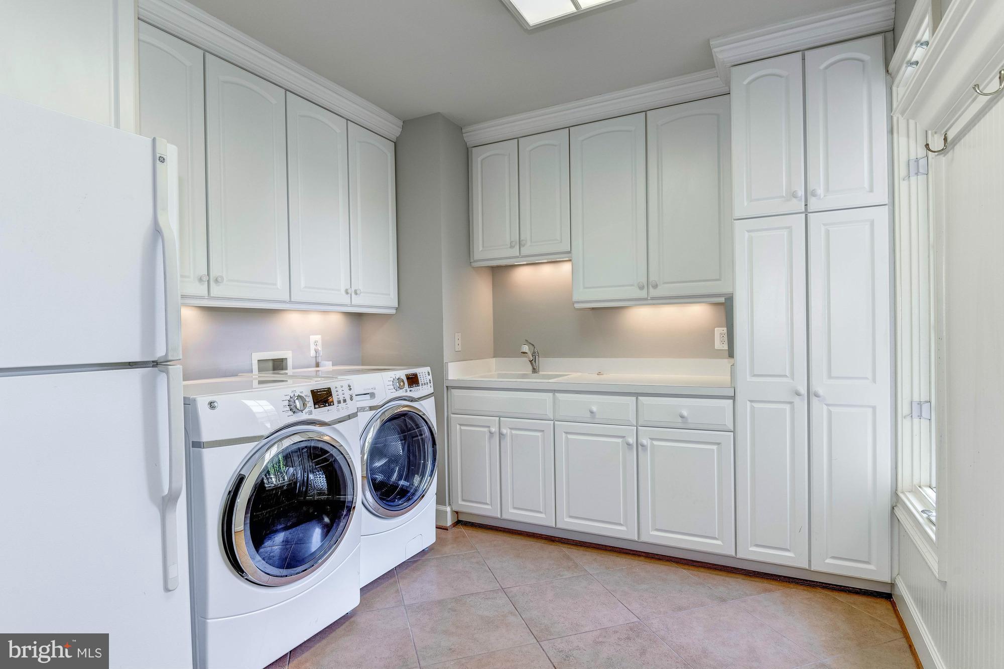 1550 Shelford Court Vienna, VA 22182 - Photo 2 of 60 a utility room with sink dryer and washer