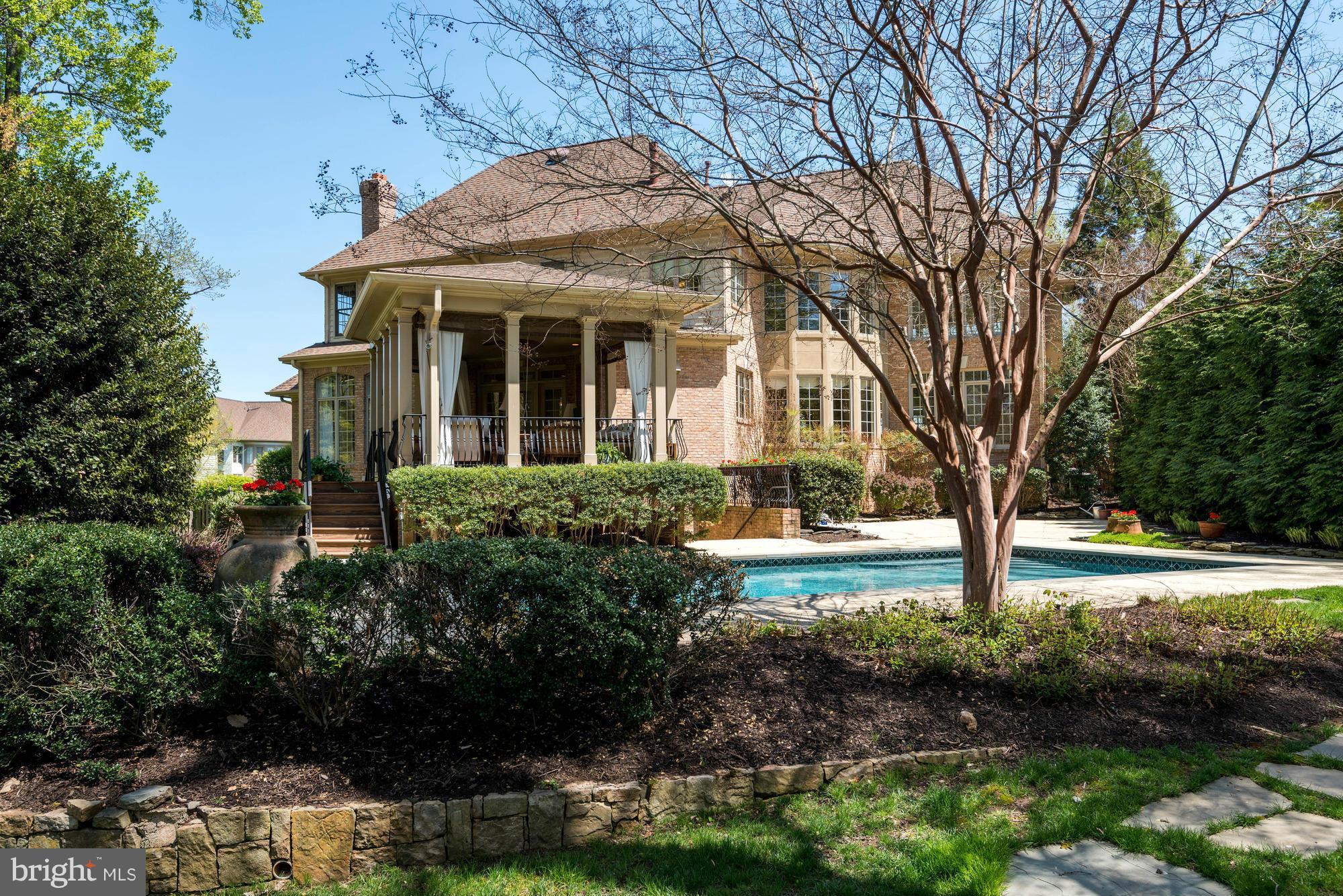 1550 Shelford Court Vienna, VA 22182 - Photo 3 of 60 a front view of a house with garden