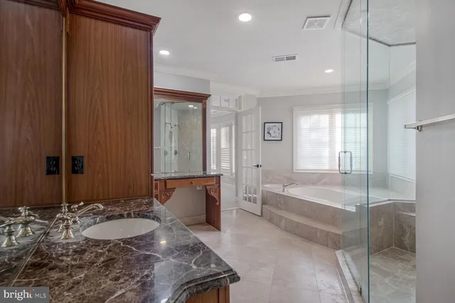 a view of a livingroom with furniture and a ceiling fan