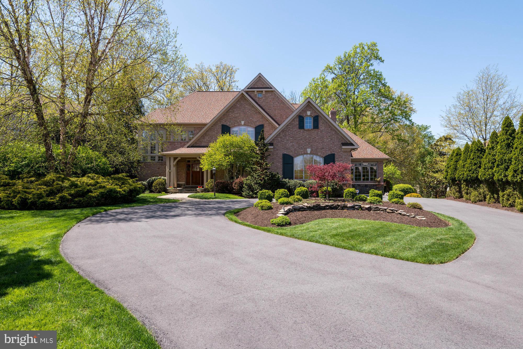 1550 Shelford Court Vienna, VA 22182 - Photo 6 of 60 a front view of house with yard and green space