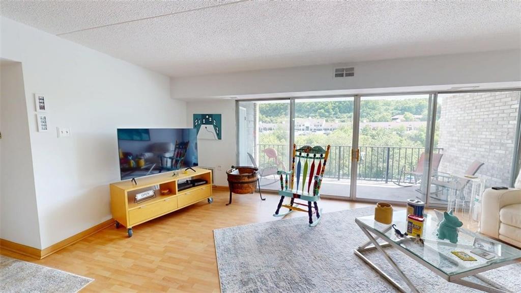 2120 Greentree Road, Unit 102E Pittsburgh, PA 15220 - Photo 6 of 32
