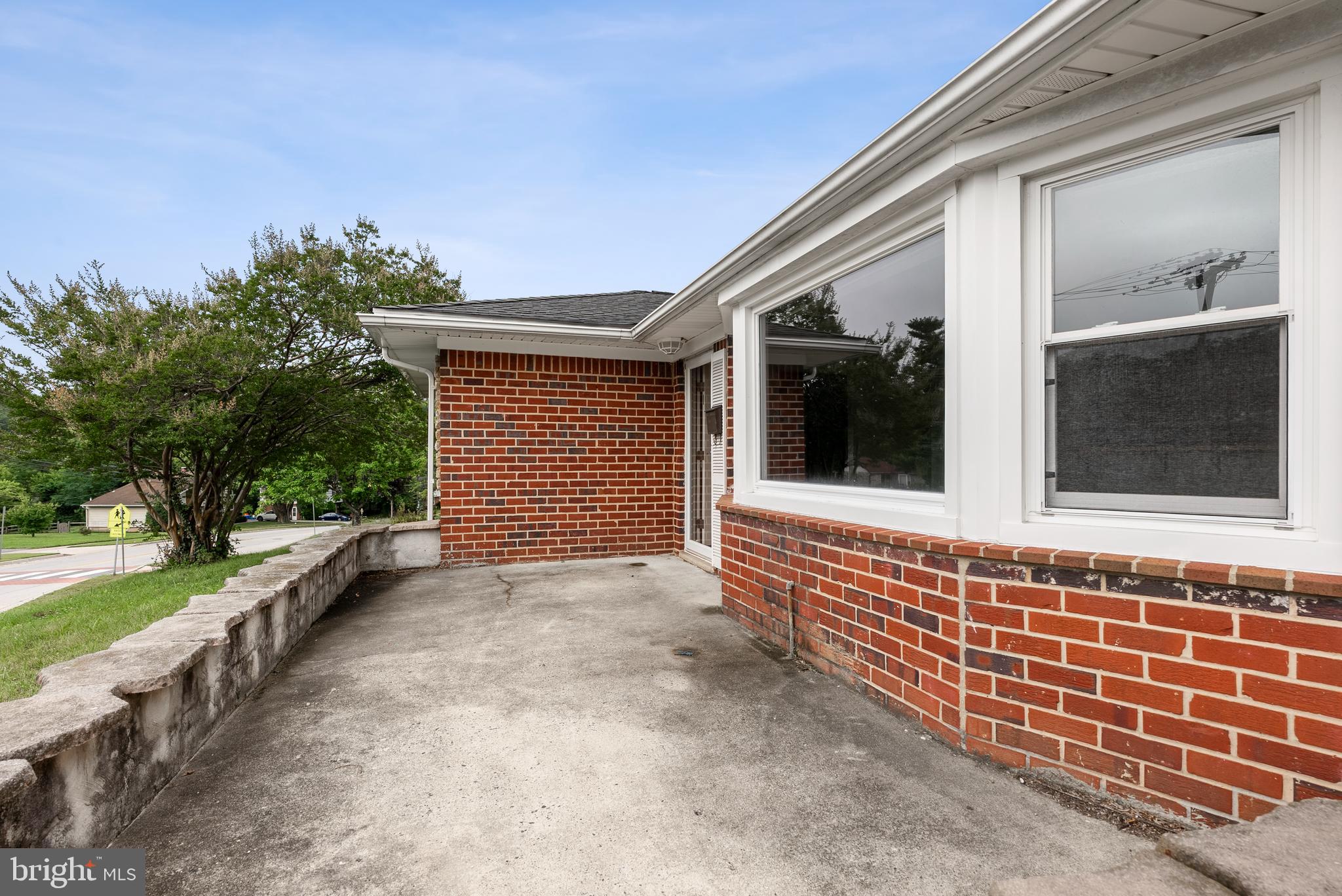 816 Providence Road Towson, MD 21286 - Photo 3 of 33 Concrete front porch