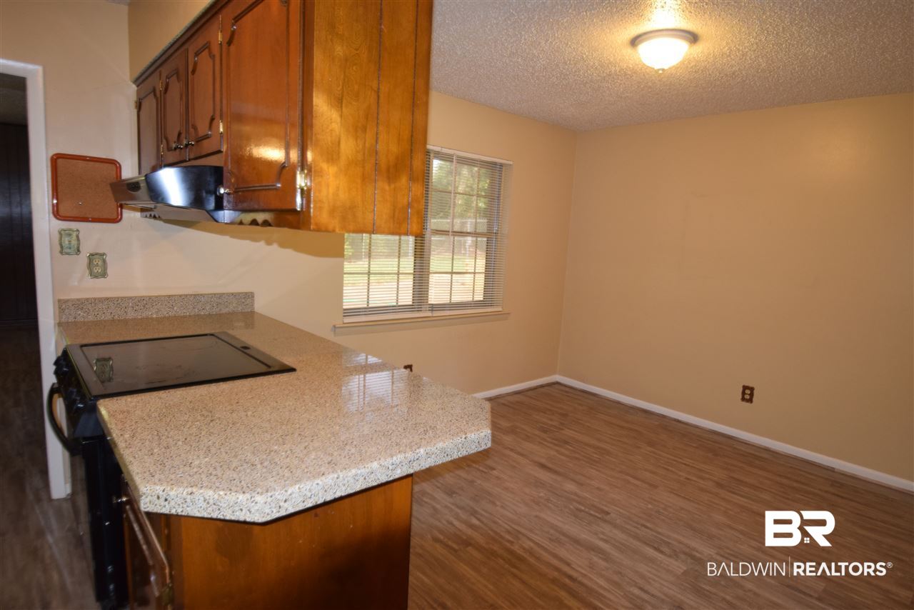 4162 Benson Drive Mobile, AL 36618 - Photo 3 of 22