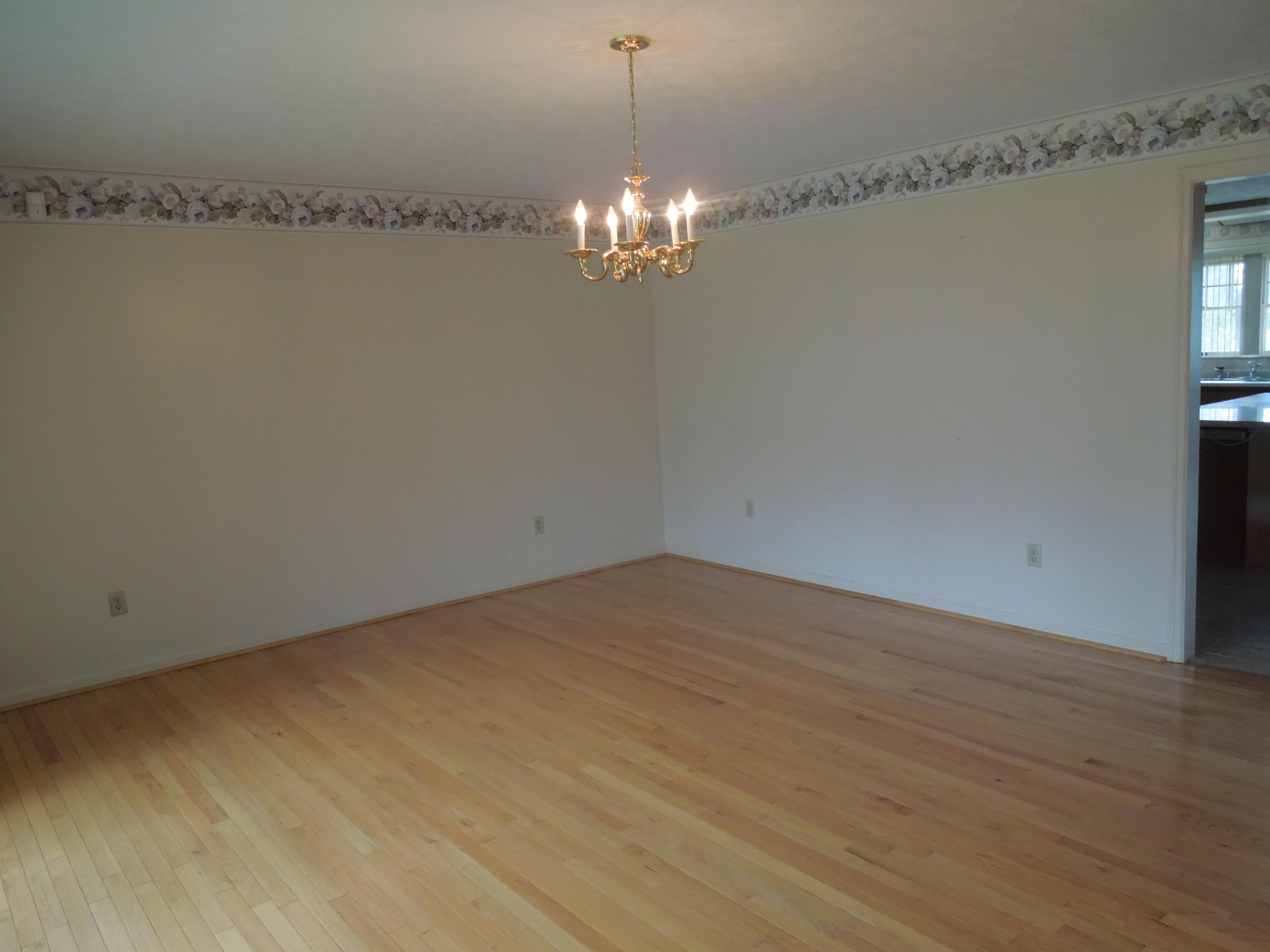 125 Twin Acres Road Middlesboro, KY 40965 - Photo 8 of 25 DSCN4619