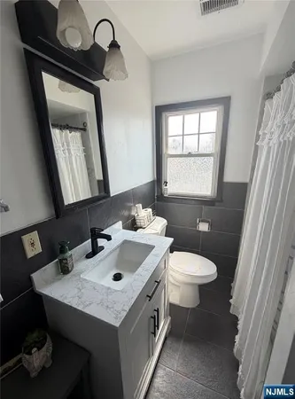 $2,500 | 130 East Clinton Avenue, Bergenfield, NJ 07621