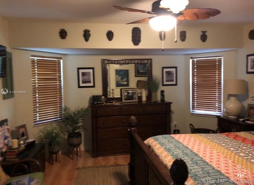 128 Kilpatrick Road Clewiston, FL 33440 - Photo 24 of 35 a bedroom with a bed and a chandelier
