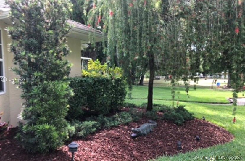 128 Kilpatrick Road Clewiston, FL 33440 - Photo 29 of 35 a view of a park with lots of trees