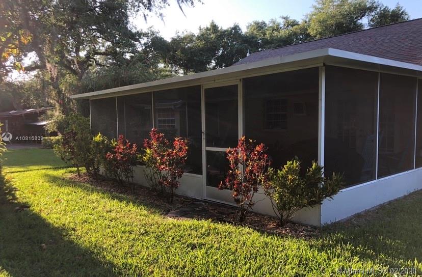 128 Kilpatrick Road Clewiston, FL 33440 - Photo 4 of 35 a view of a backyard with plants
