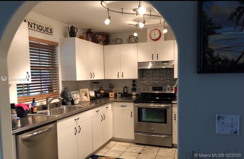 128 Kilpatrick Road Clewiston, FL 33440 - Photo 10 of 35 a kitchen with a sink stove and cabinets