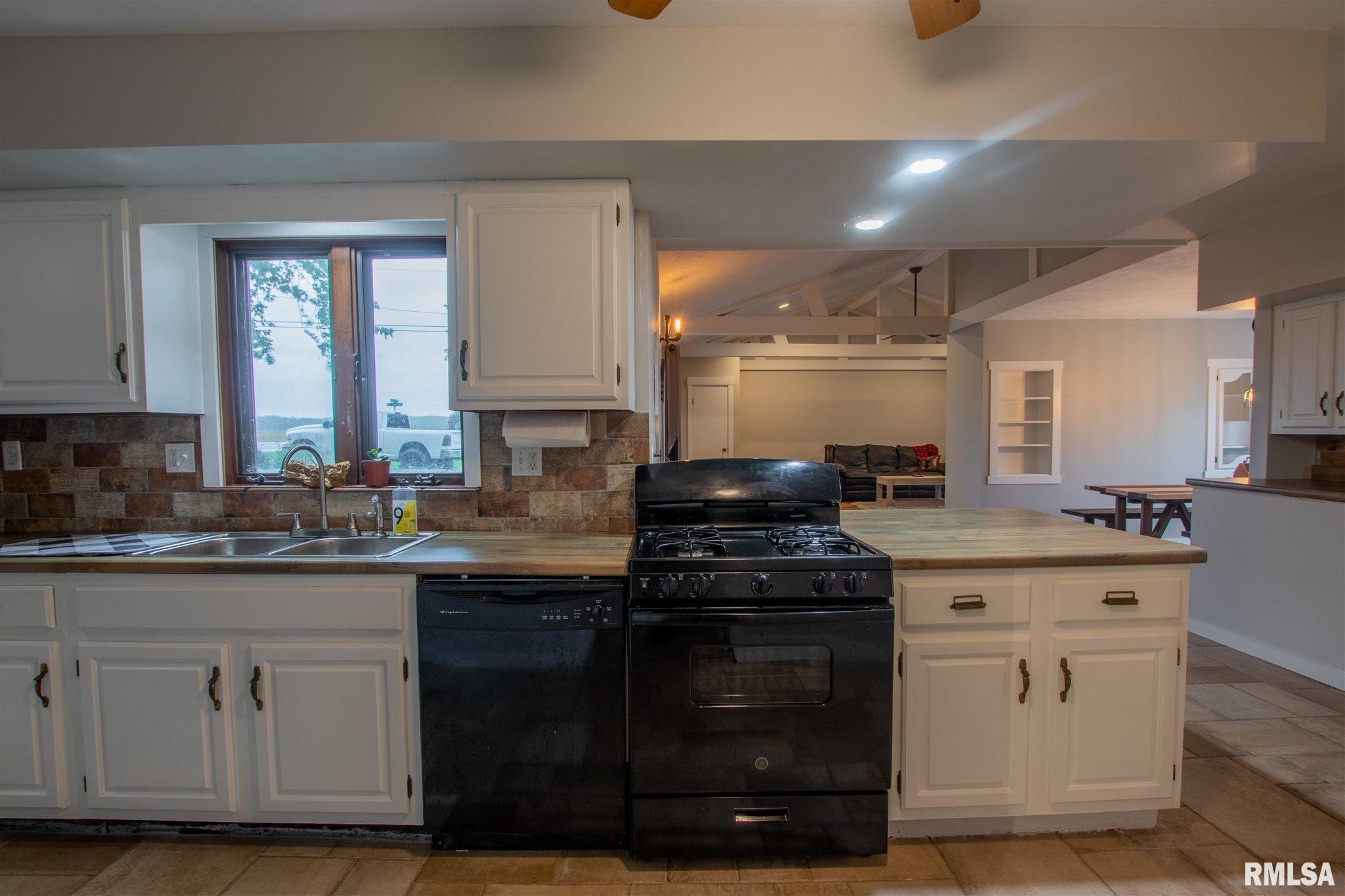 429 Mile Tree Road East Peoria, IL 61611 - Photo 8 of 29 Gallery Image 8