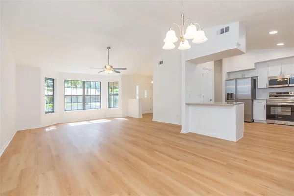 $349,900 | 6625 Foxmoor Drive, Zephyrhills, FL 33542