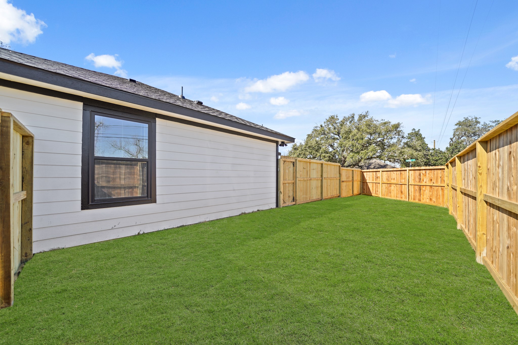 4154 Erby Street Houston, TX 77087 - Photo 20 of 36 a view of a backyard with plants