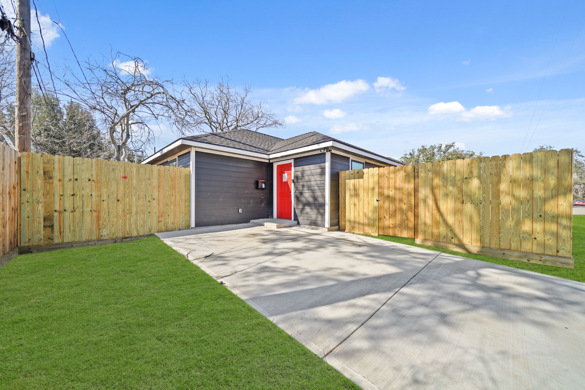 4154 Erby Street Houston, TX 77087 - Photo 21 of 36 a view of an house with backyard and garden