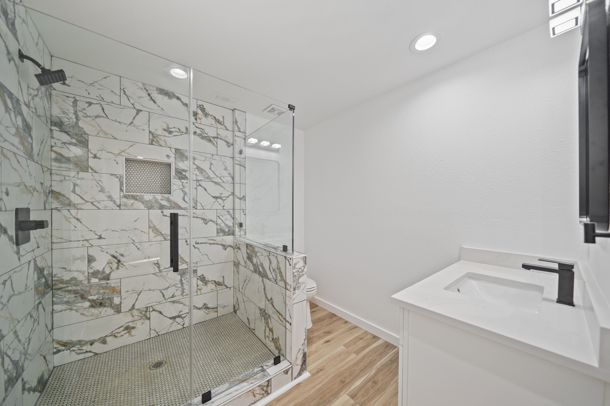 4154 Erby Street Houston, TX 77087 - Photo 33 of 36 a bathroom with a bathtub and shower