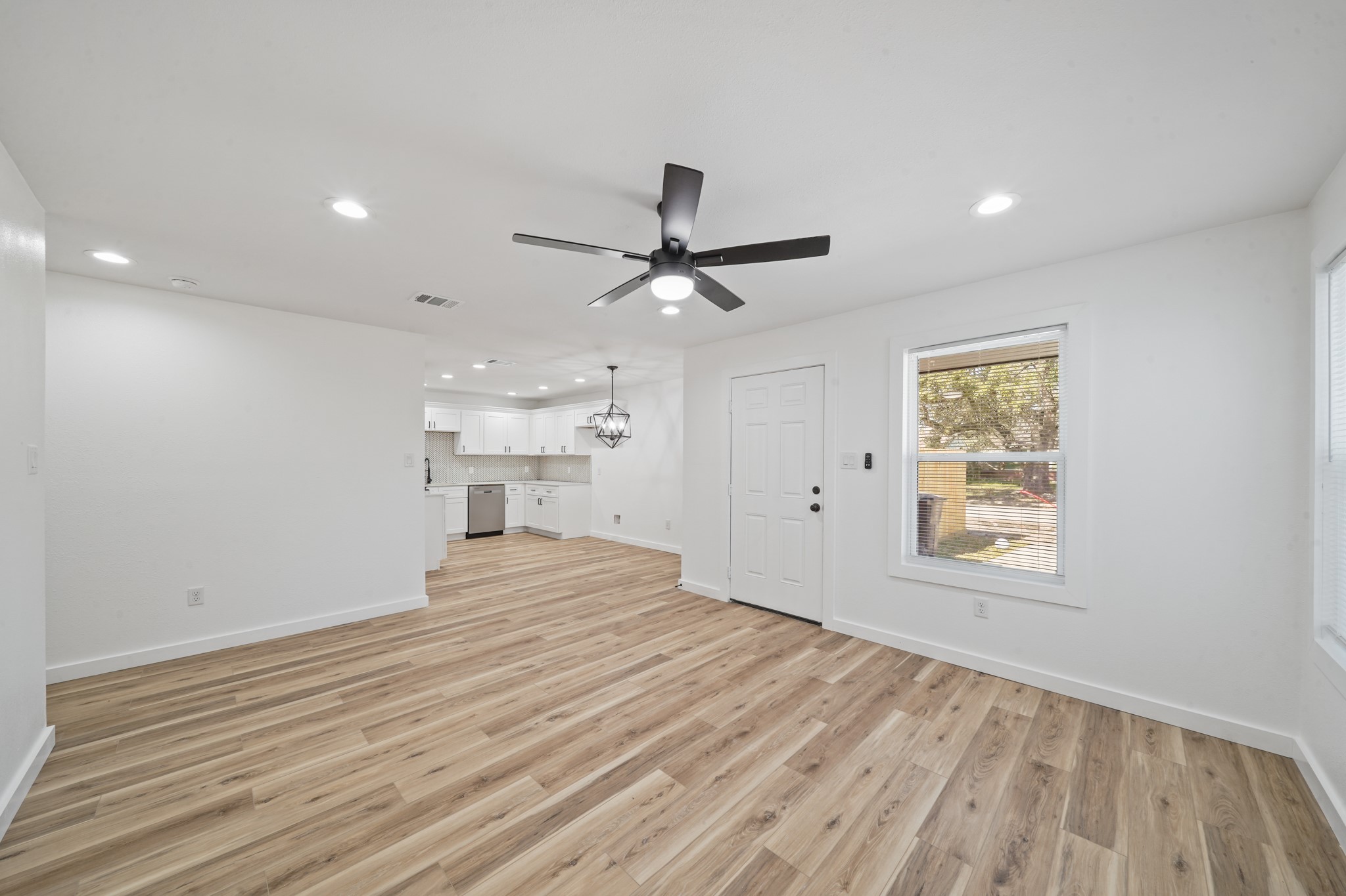 4154 Erby Street Houston, TX 77087 - Photo 7 of 36 a view of an empty room with a window