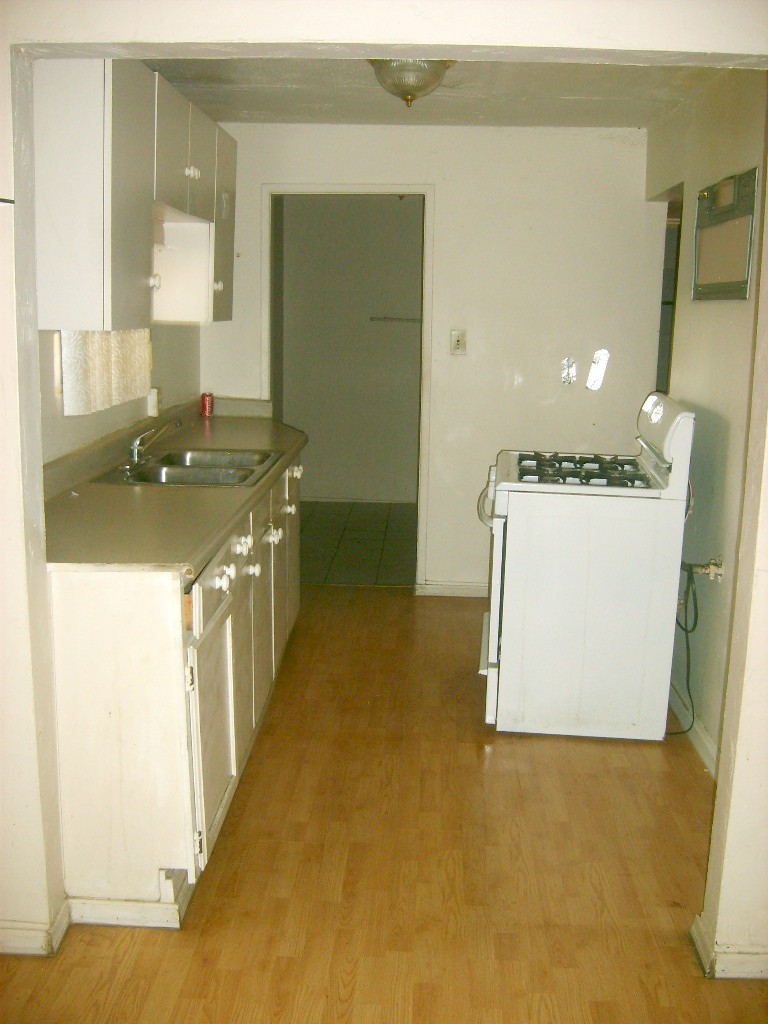 2905 West Almeria Road Phoenix, AZ 85009 - Photo 8 of 16 kitchen