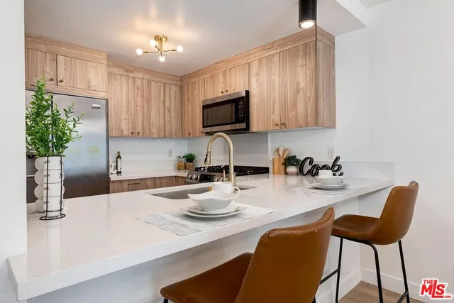 $799,000 | 1633 South Bentley Avenue, Unit 204, Los Angeles, CA 90025