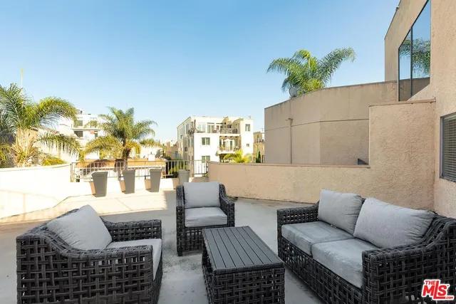 $799,000 | 1633 South Bentley Avenue, Unit 204, Los Angeles, CA 90025