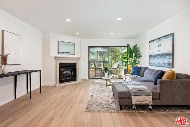 $799,000 | 1633 South Bentley Avenue, Unit 204, Los Angeles, CA 90025