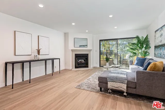 $799,000 | 1633 South Bentley Avenue, Unit 204, Los Angeles, CA 90025