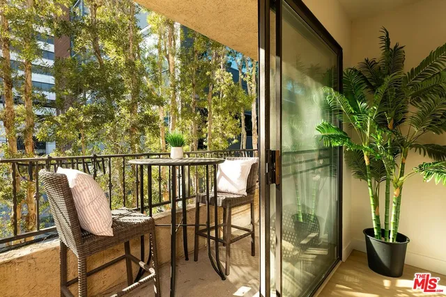 $799,000 | 1633 South Bentley Avenue, Unit 204, Los Angeles, CA 90025