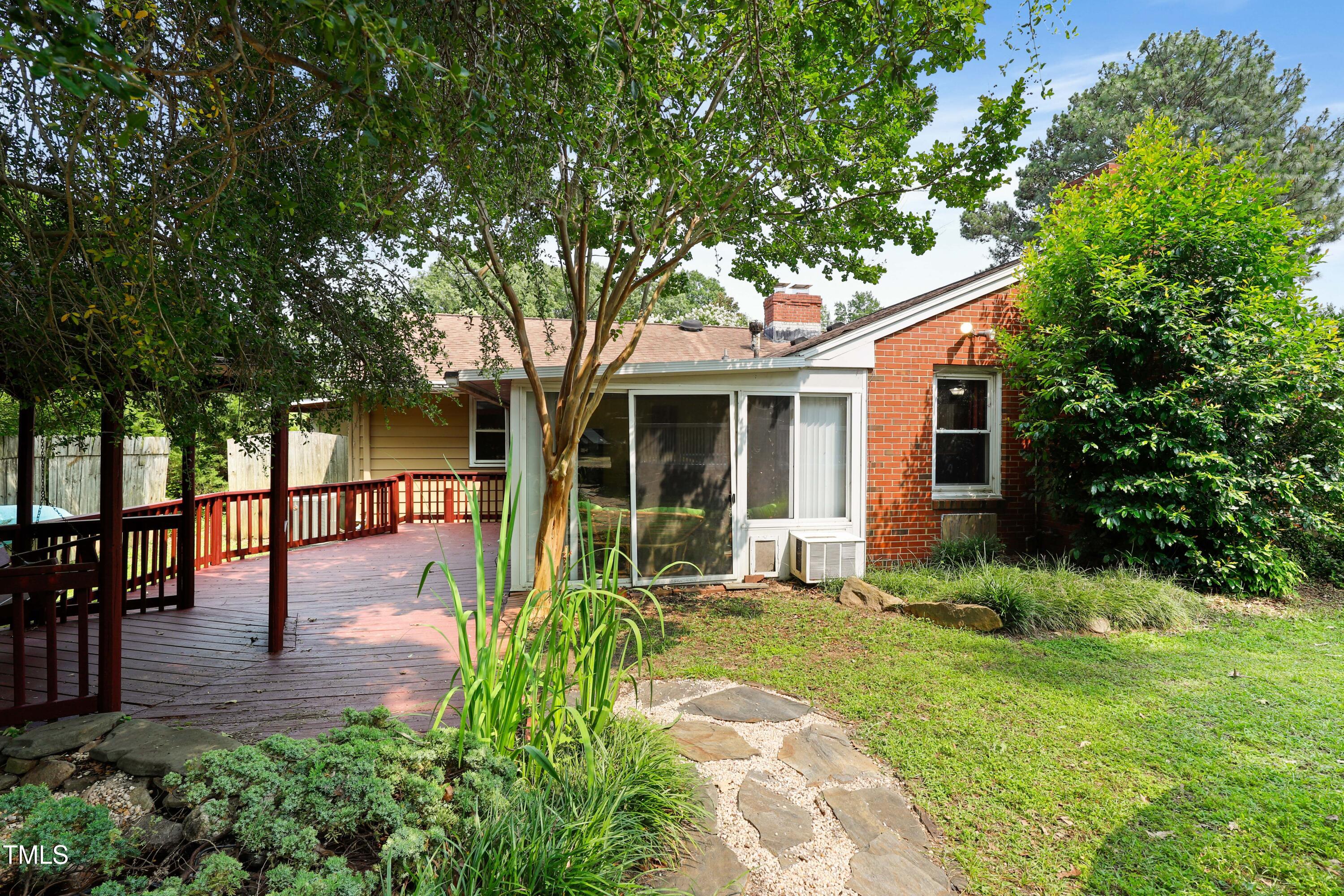 821 Woodburn Road Raleigh, NC 27605 - Photo 29 of 45 34