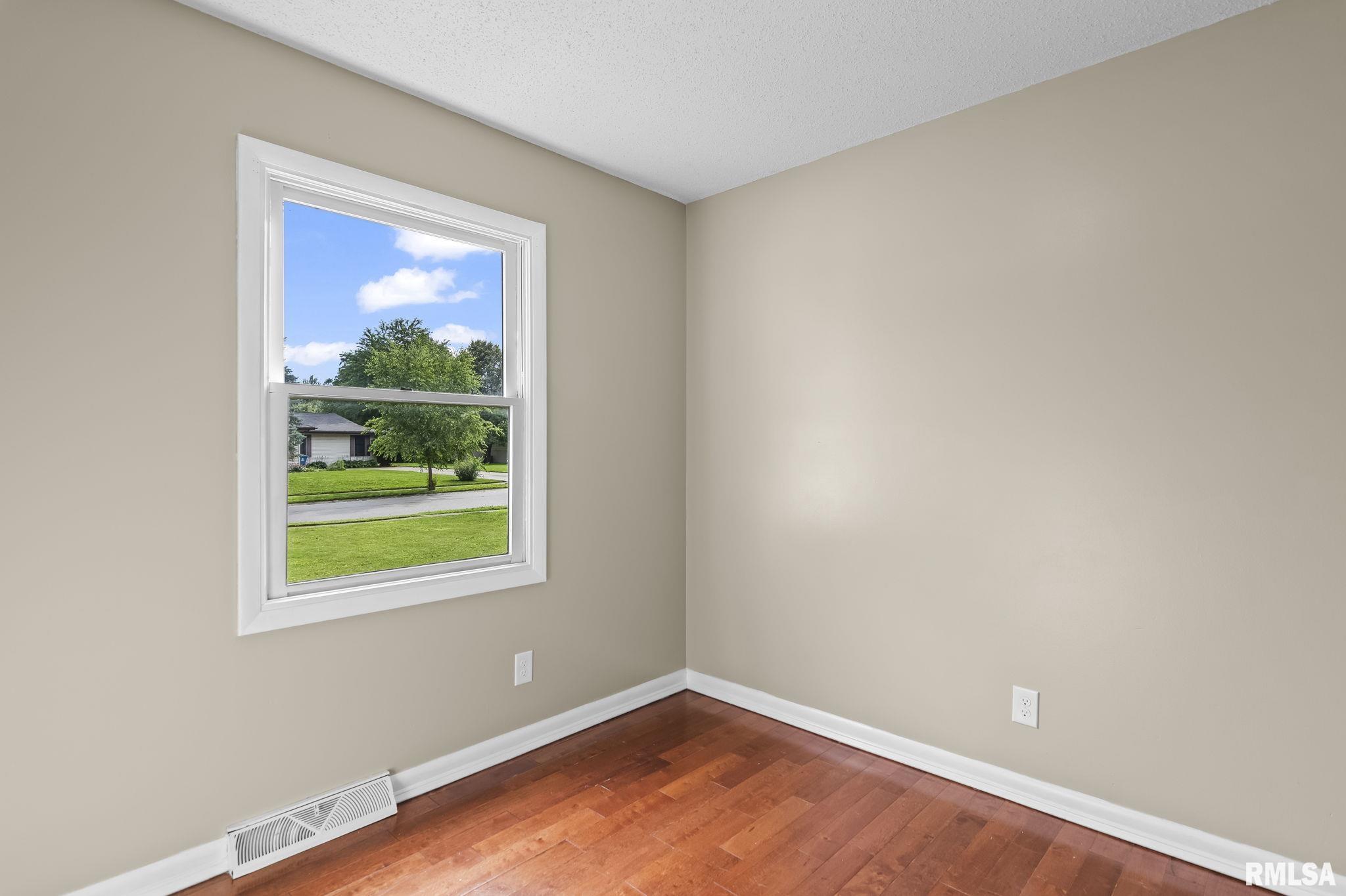 2421 Mayfair Road Springfield, IL 62703 - Photo 26 of 39 Gallery Image 26