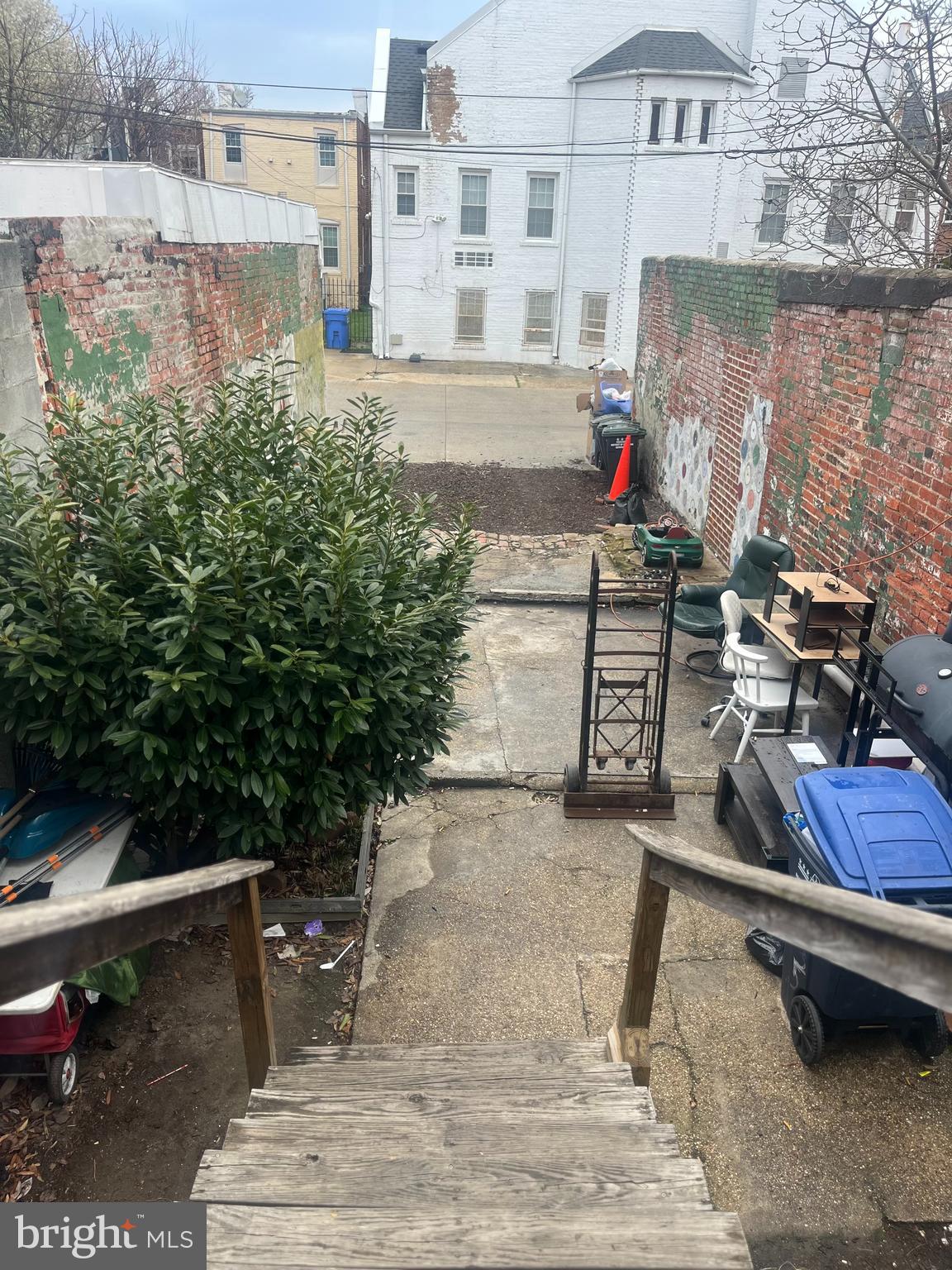 633 10th Street Northeast Washington, DC 20002 - Photo 3 of 11 a view of a patio with table and chairs and potted plants