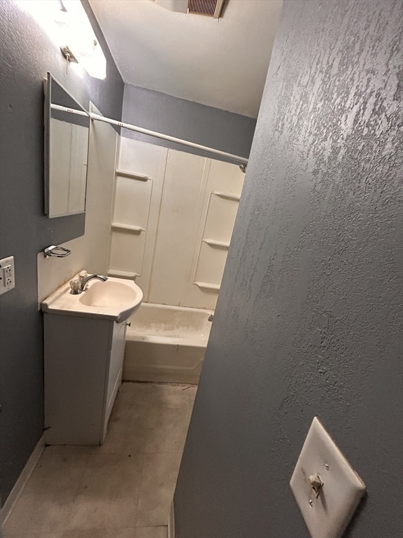 73 Lebanon Street Springfield, MA 01109 - Photo 13 of 19 a bathroom with a bathtub sink and mirror