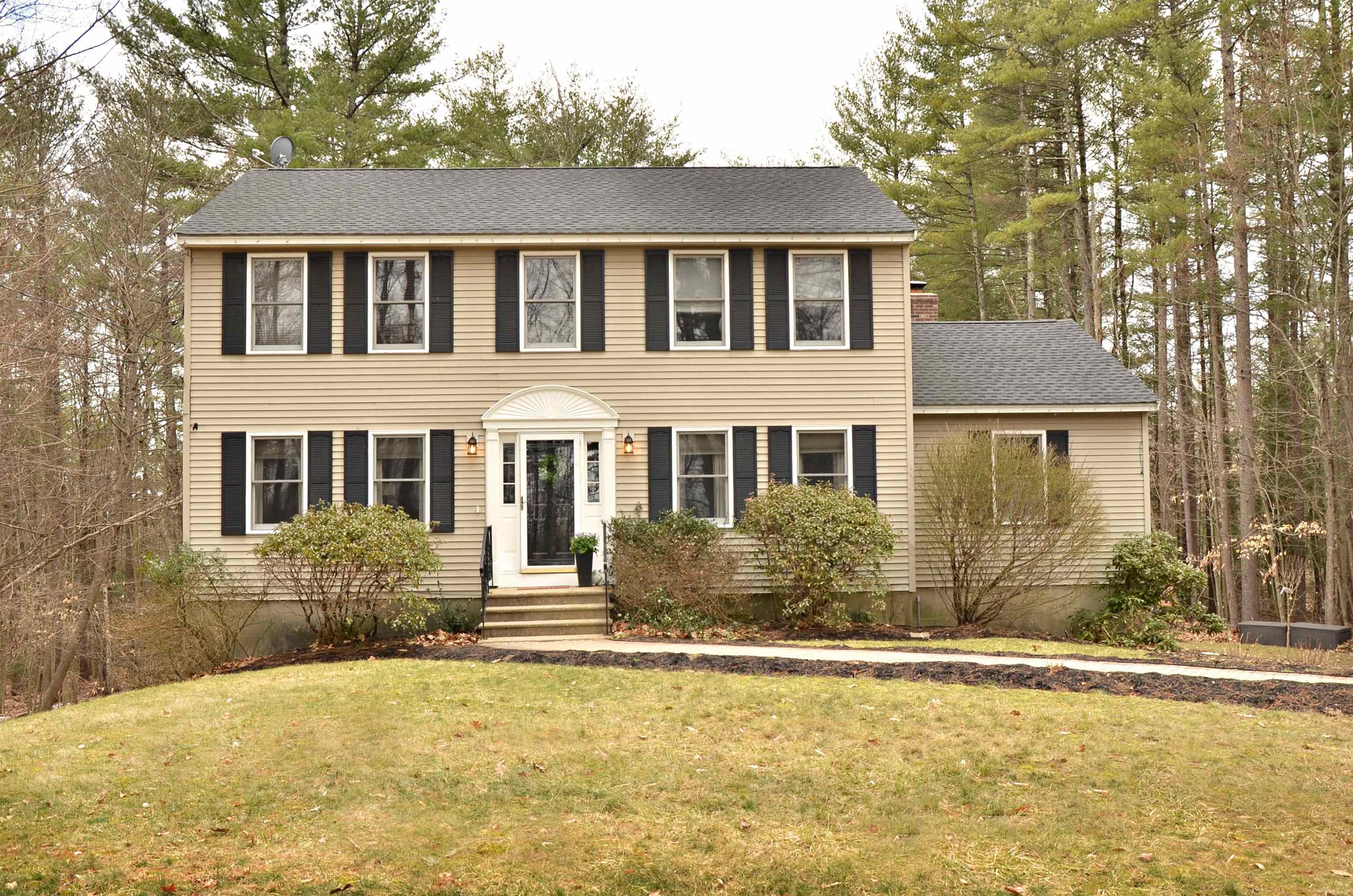 124 King Road Bedford, NH 03110 - Photo 2 of 27