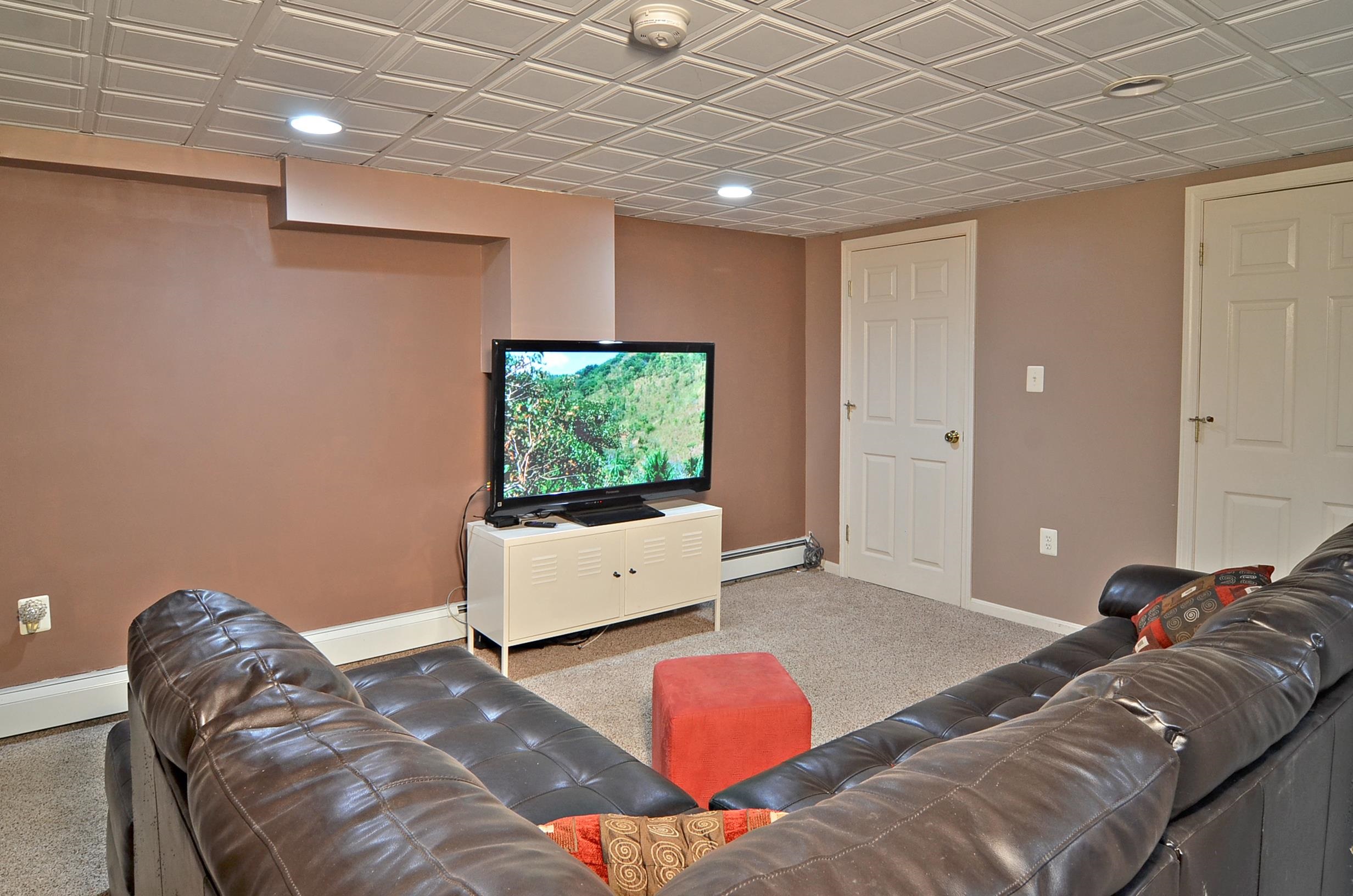 124 King Road Bedford, NH 03110 - Photo 23 of 27