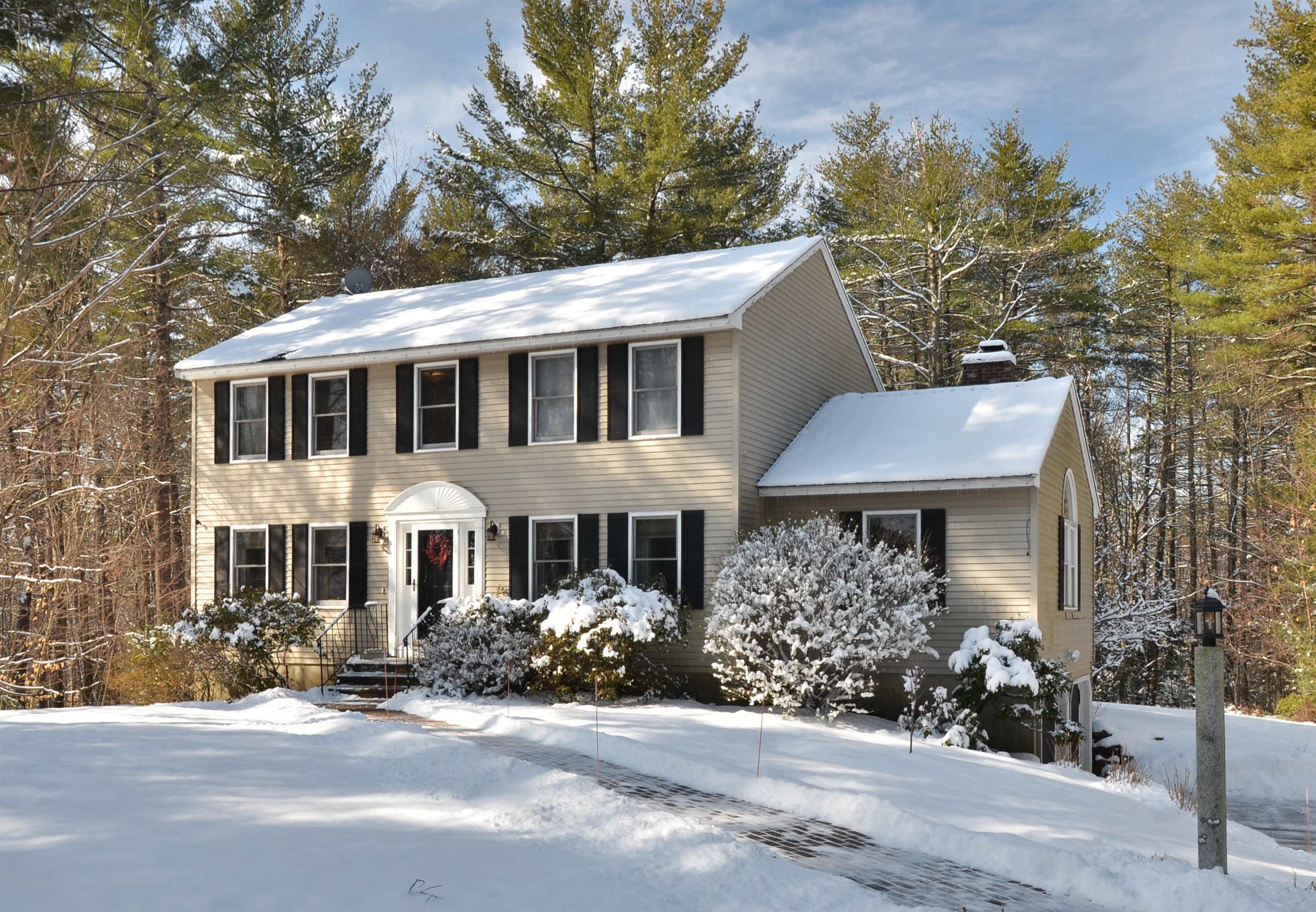 124 King Road Bedford, NH 03110 - Photo 3 of 27