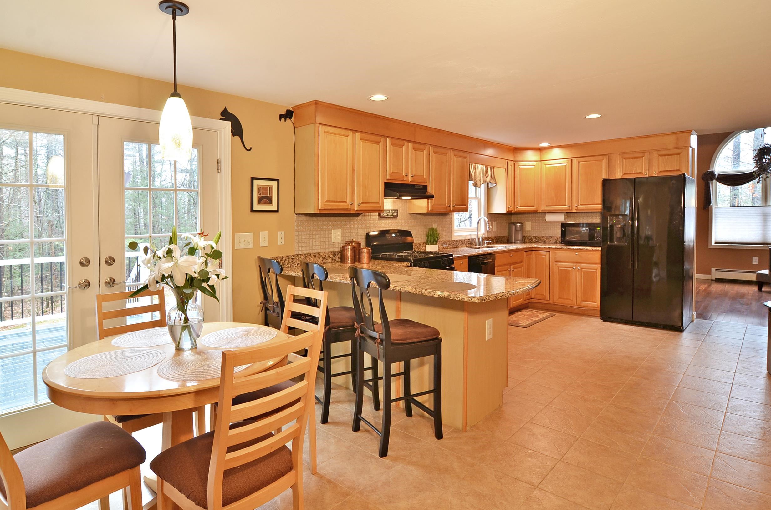 124 King Road Bedford, NH 03110 - Photo 4 of 27