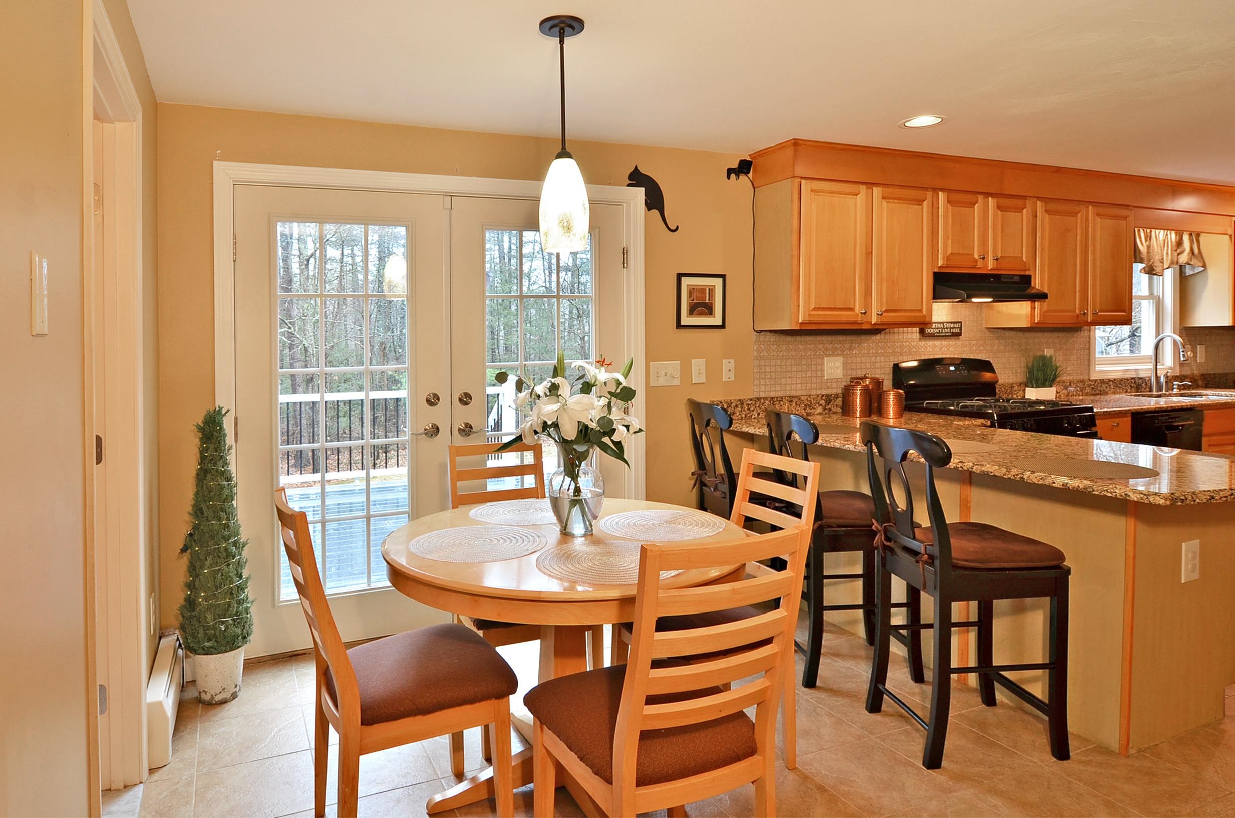 124 King Road Bedford, NH 03110 - Photo 5 of 27