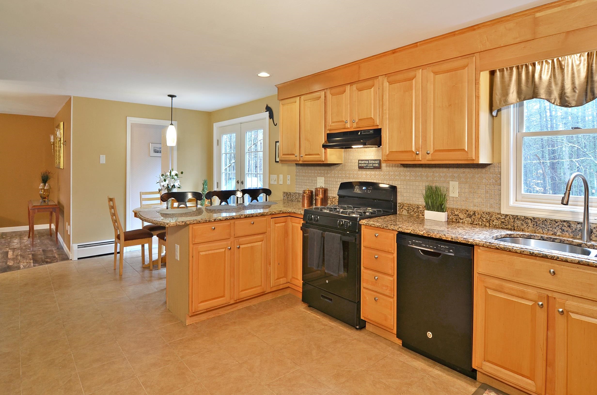 124 King Road Bedford, NH 03110 - Photo 7 of 27