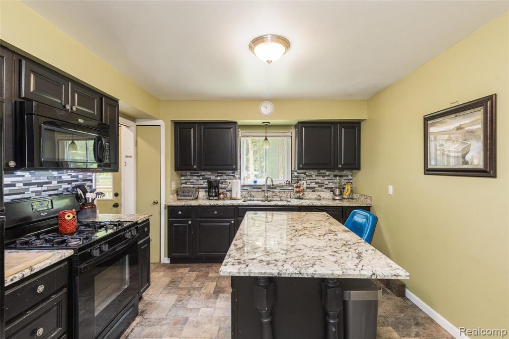 17904 Inkster Road Romulus, MI 48174 - Photo 6 of 31