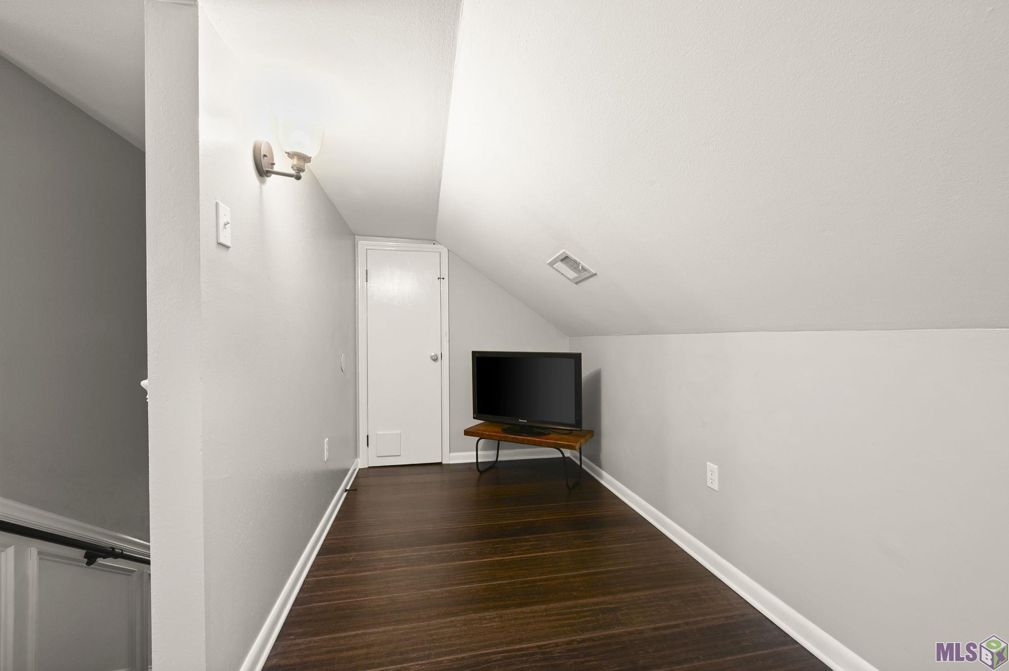 1085 Braeburn Drive Baton Rouge, LA 70815 - Photo 17 of 27 Upstairs Loft