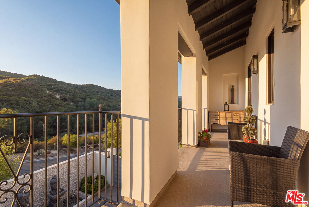 2691 Country Ridge Road Calabasas, CA 91302 - Photo 13 of 29 Gallery Image 13