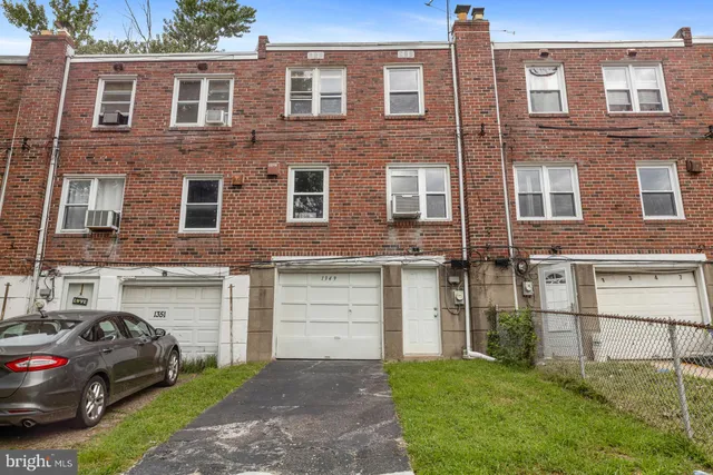 a park view with a entertaining space