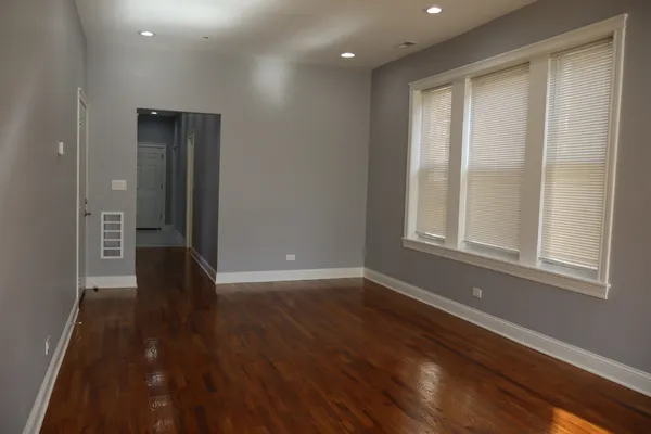 $1,800 | 4120 West Gladys Avenue, Chicago, IL 60624