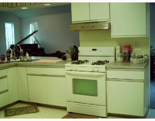 138 Klir Road Pittsburgh, PA 15209 - Photo 2 of 8 Kitchen.