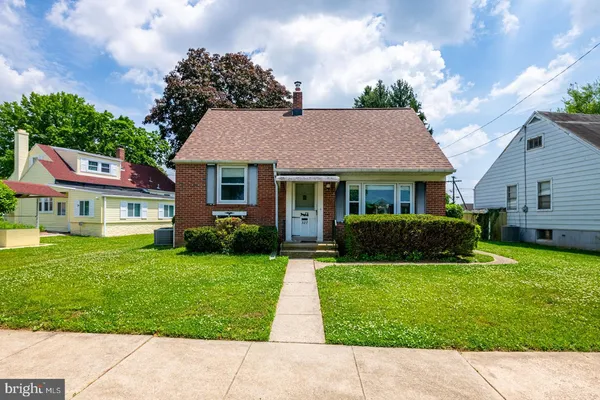 $239,900 | 327 Newport Avenue, Reading, PA 19611
