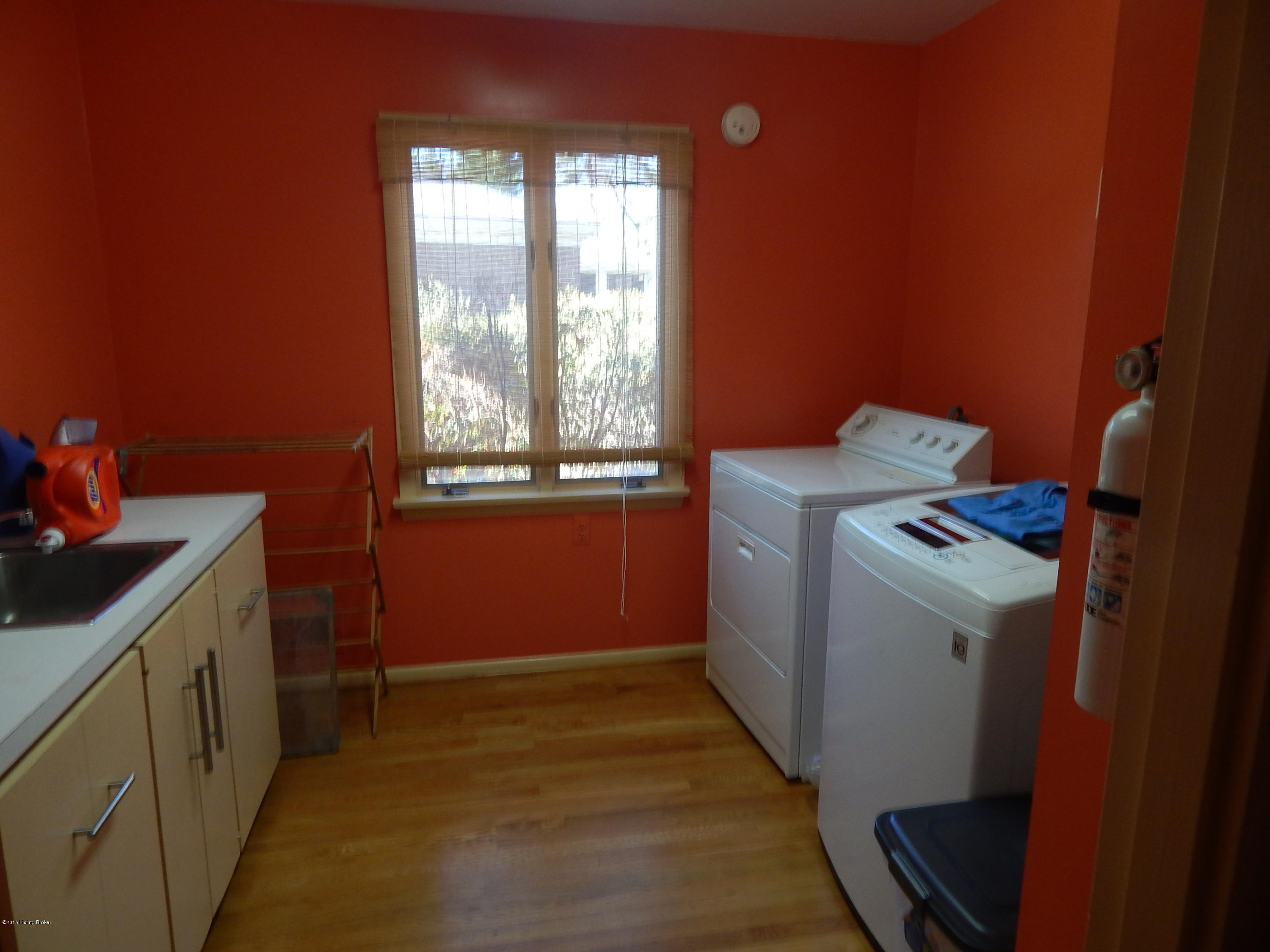 6105 Innes Trace Road Louisville, KY 40222 - Photo 15 of 18 Laundry