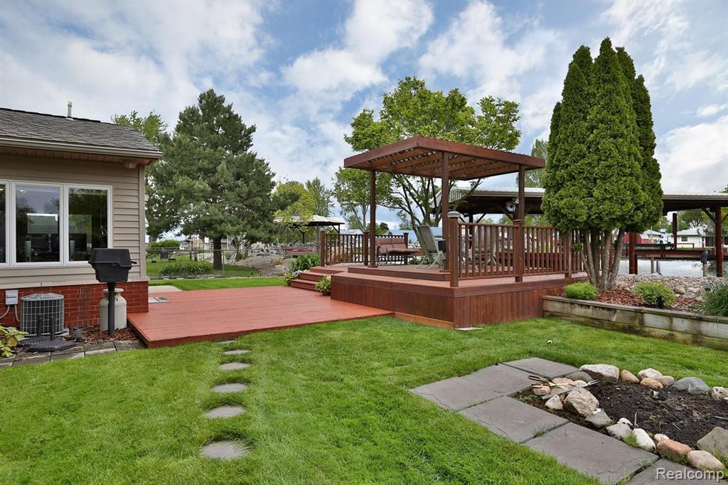 29445 South Gibraltar Road Gibraltar, MI 48173 - Photo 19 of 23