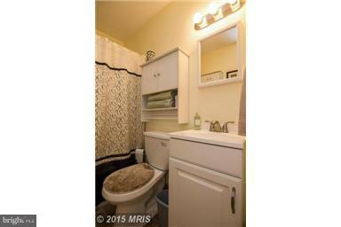 6941 Belclare Road Baltimore, MD 21222 - Photo 12 of 20 Bath